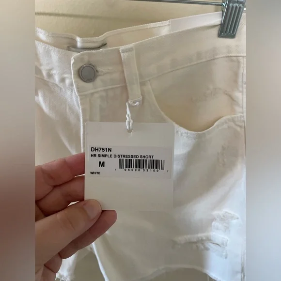 ✨NWT JBD White Denim Distressed Shorts Size M - Picture 8 of 13